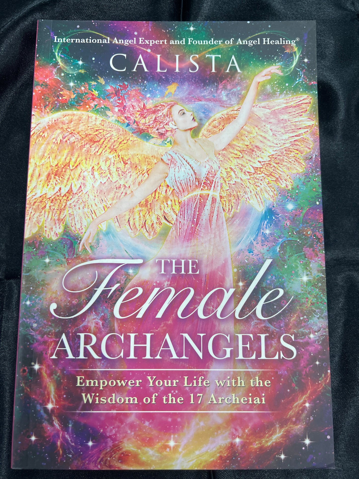 The Female Archangels: Empower your life with the Wisdom of the 17 Archeiai