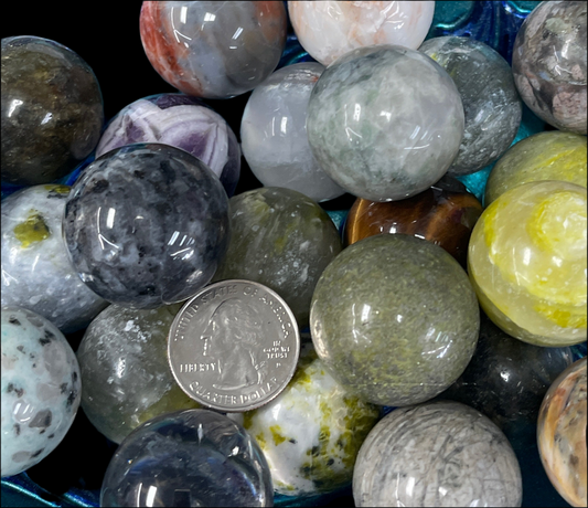 Gemstone spheres Med.