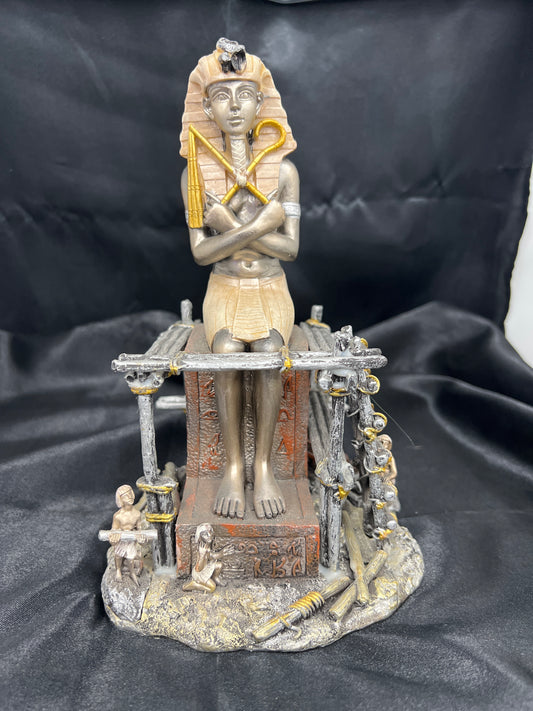 Silver Tut Statue
