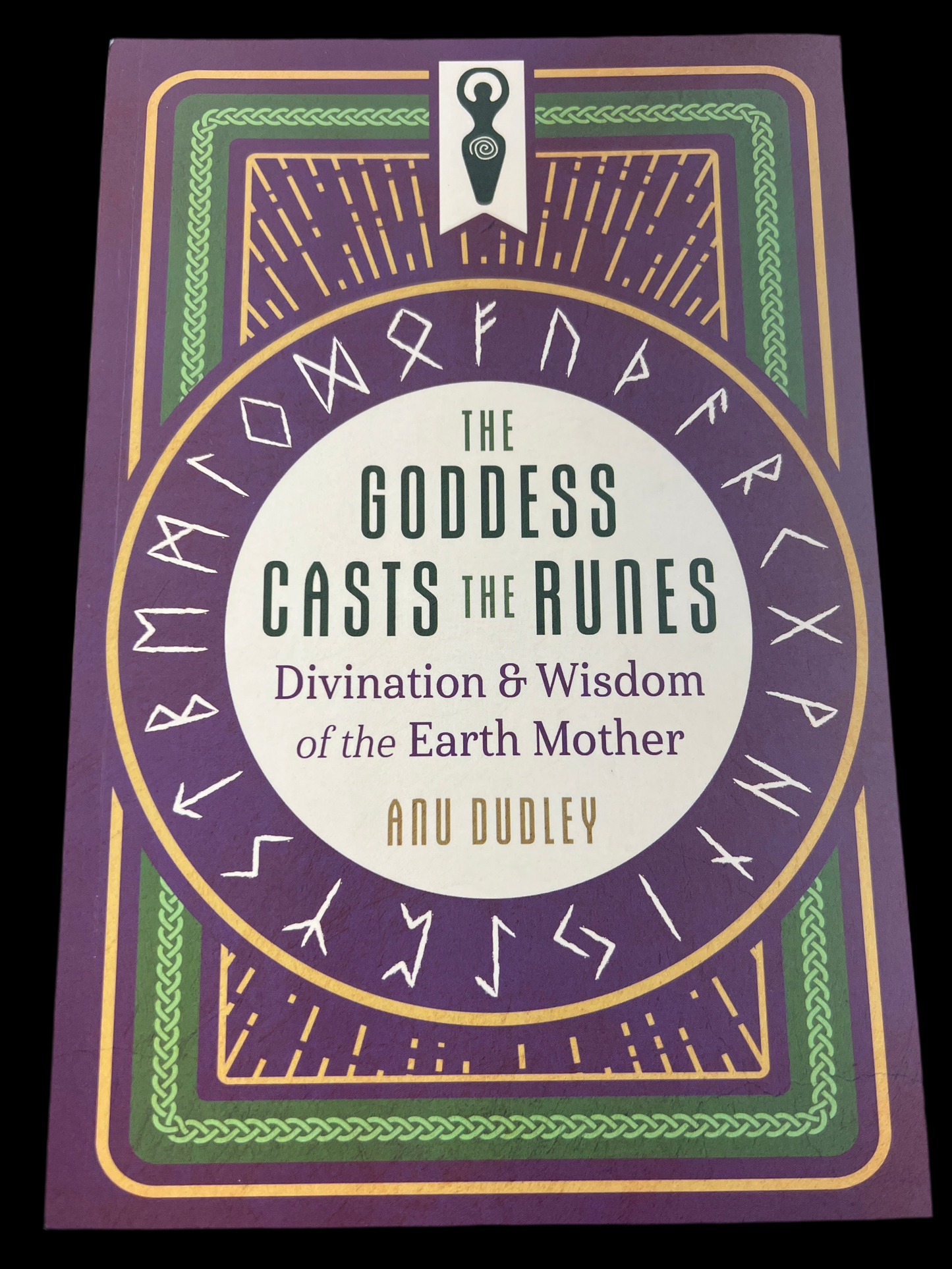 Goddess Casts the Runes: Divination & Wisdom of the Earth Mother