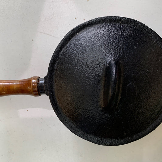 Cast Iron Cauldron w/ Lid and Handle Large