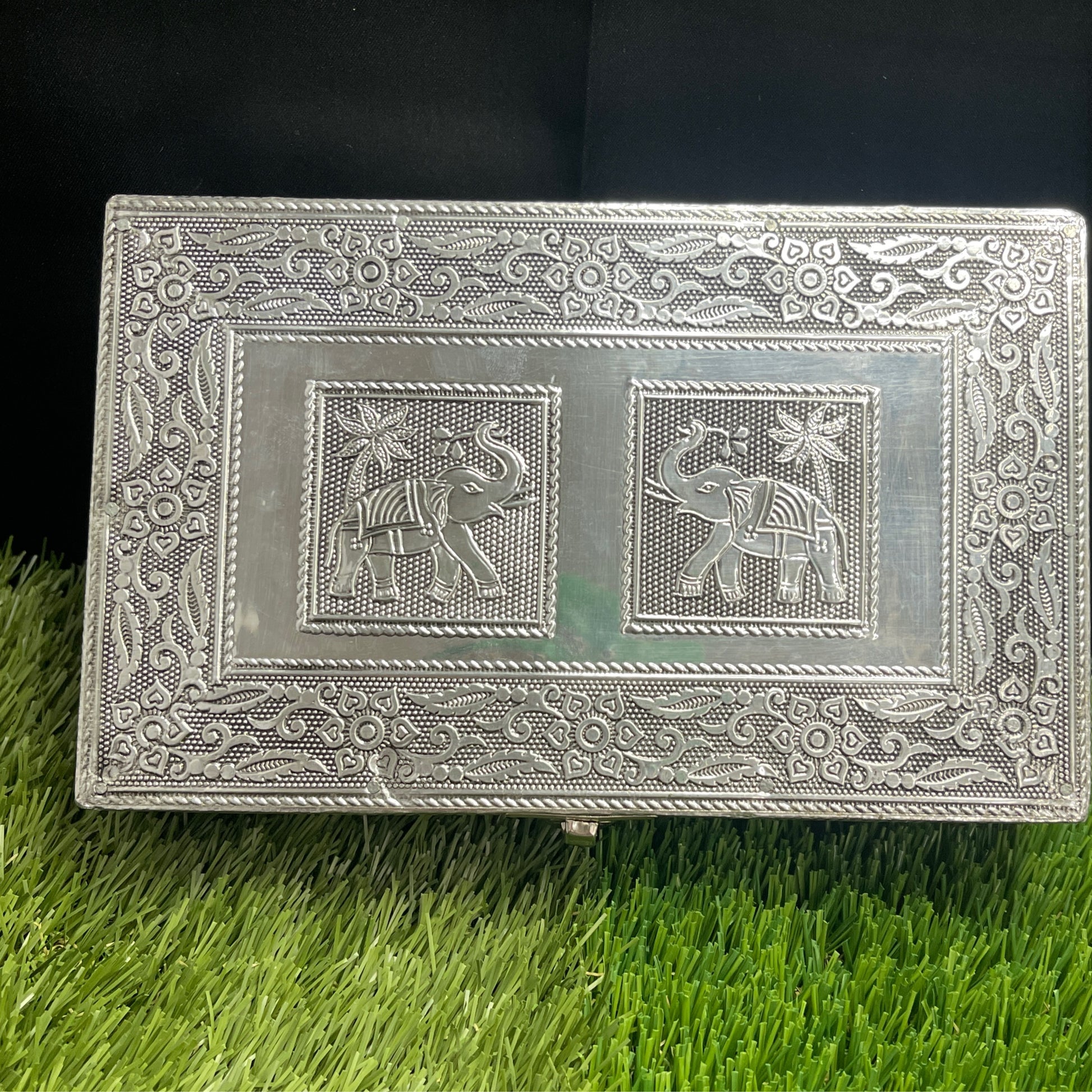 Silver elephant tarot box