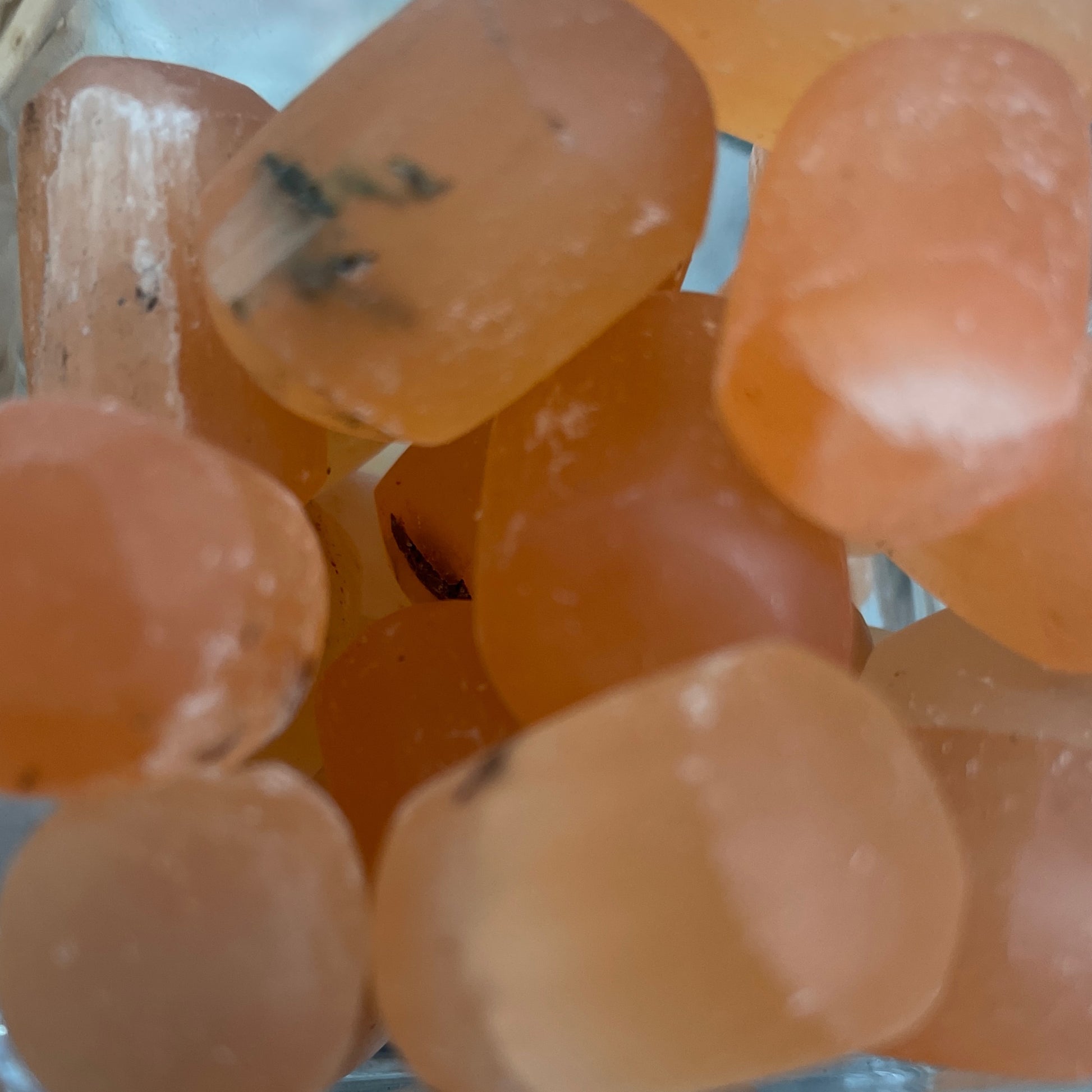 Tumbled orange selenite