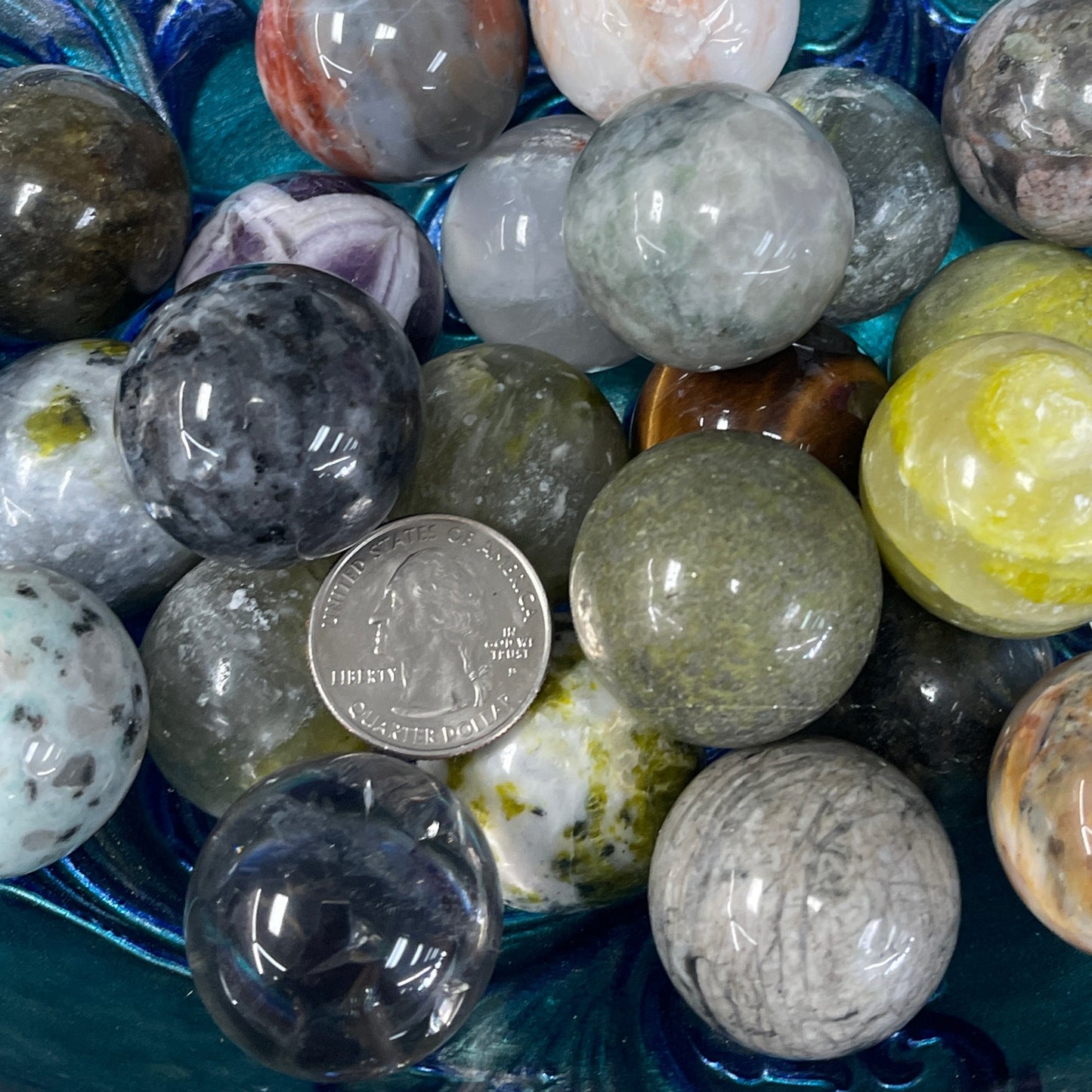 Gemstone spheres Med.