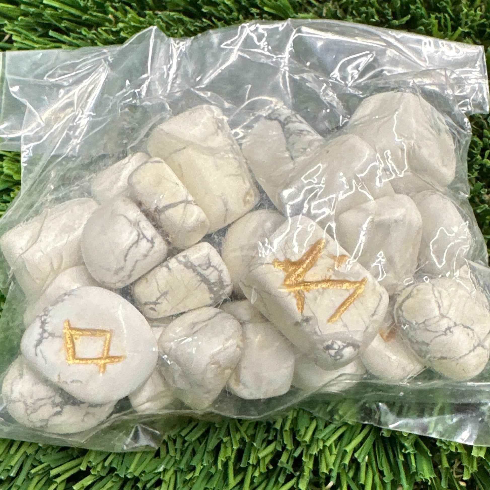 Howlite Rune Set